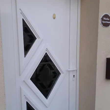 Mónika Apartman