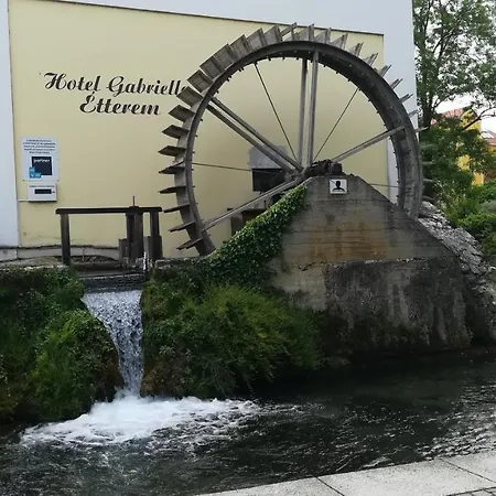 Mónika